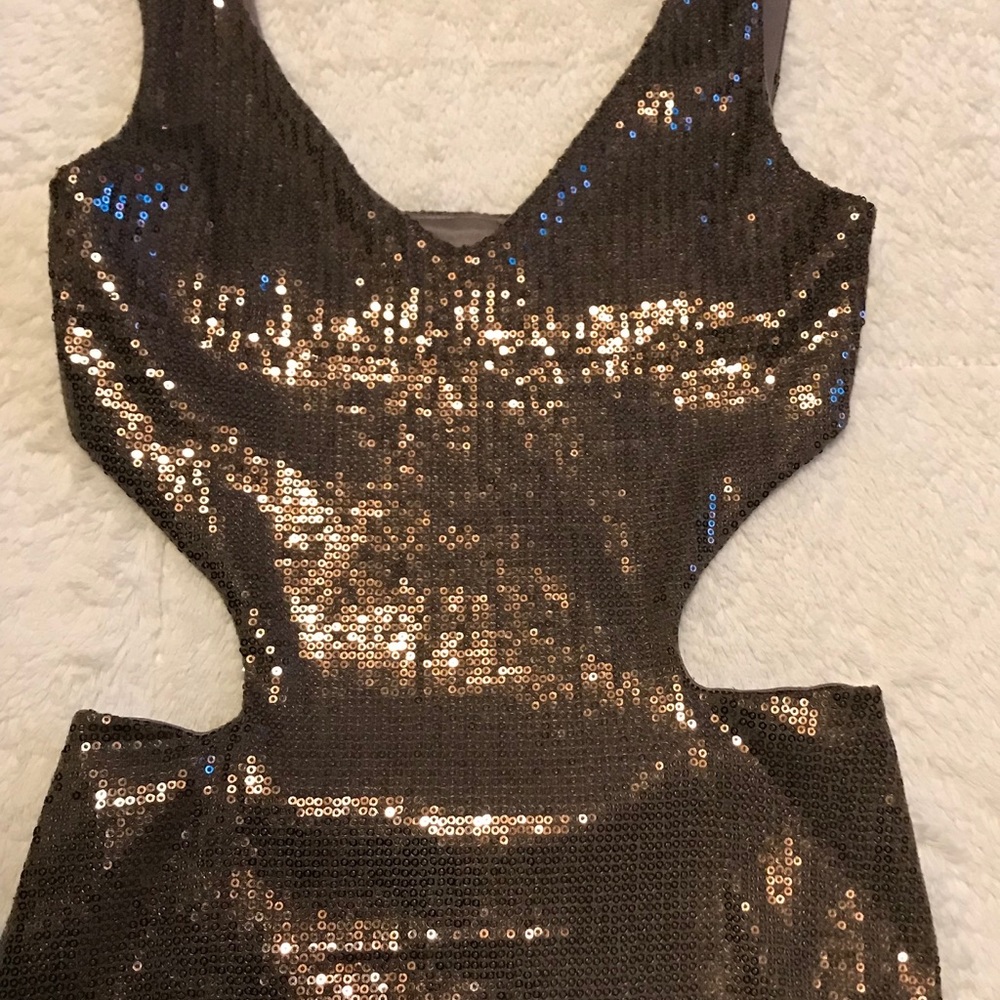 Grey sequin mini dress with cut out sides - Picture 4 of 8